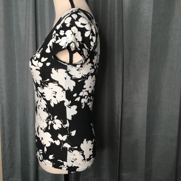 Aeropostale Black & White Floral T-Shirt Medium - Picture 3 of 5